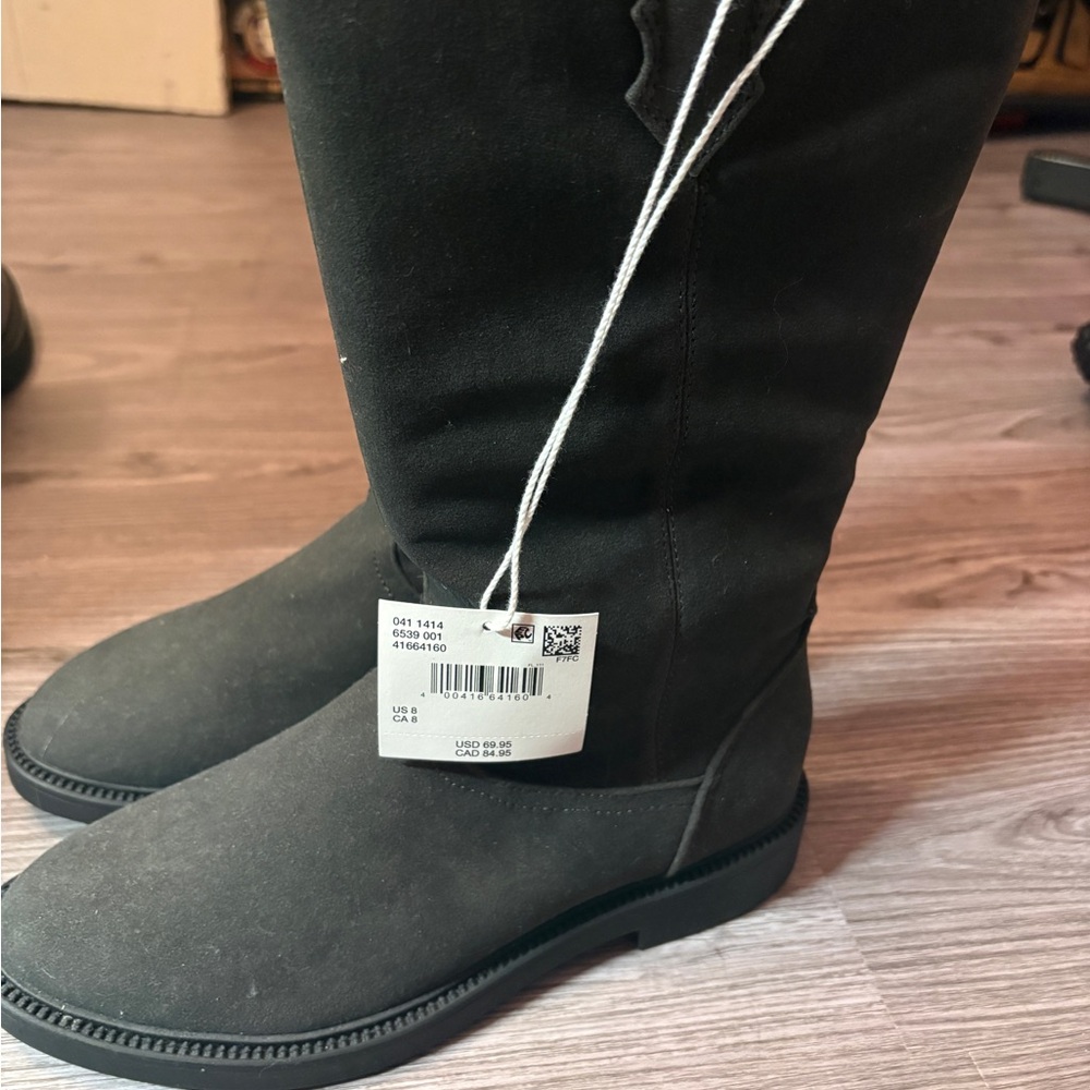 Dark grey suede boot